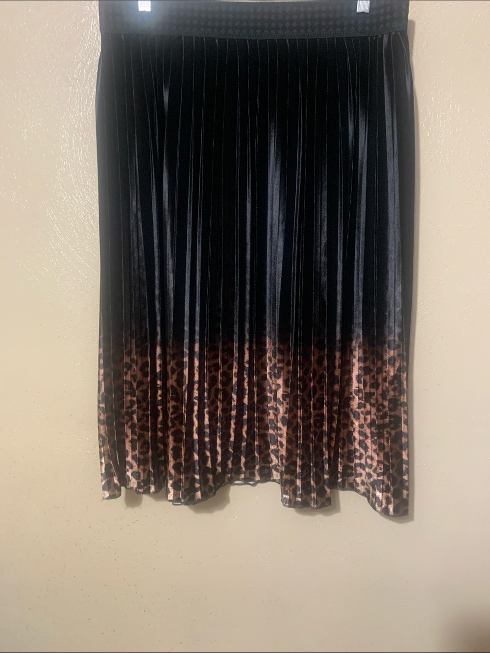 Chico’s size 2P Black Velvet Pleated Midi Skirt with Leopard Hem NWT